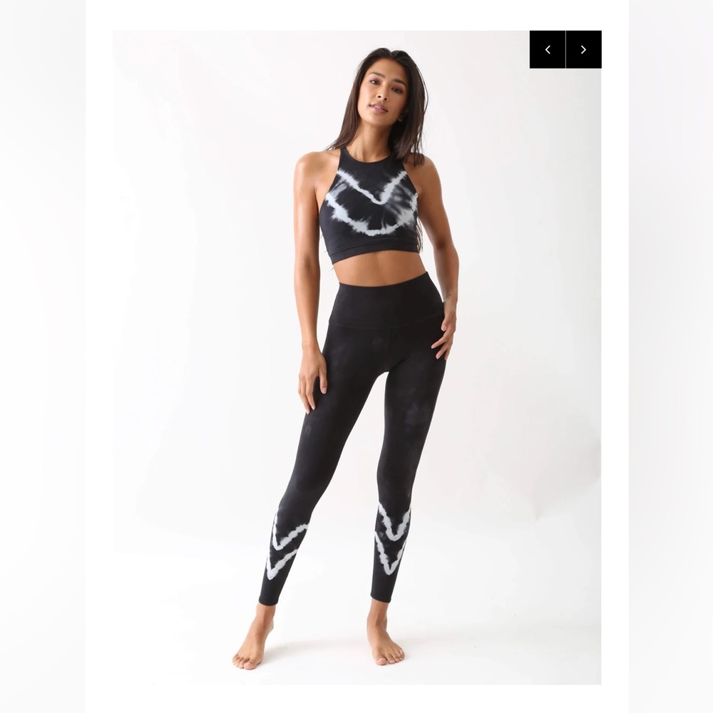 Electric & Rose Sunset Leggings - Onyx Chevron print (Medium)